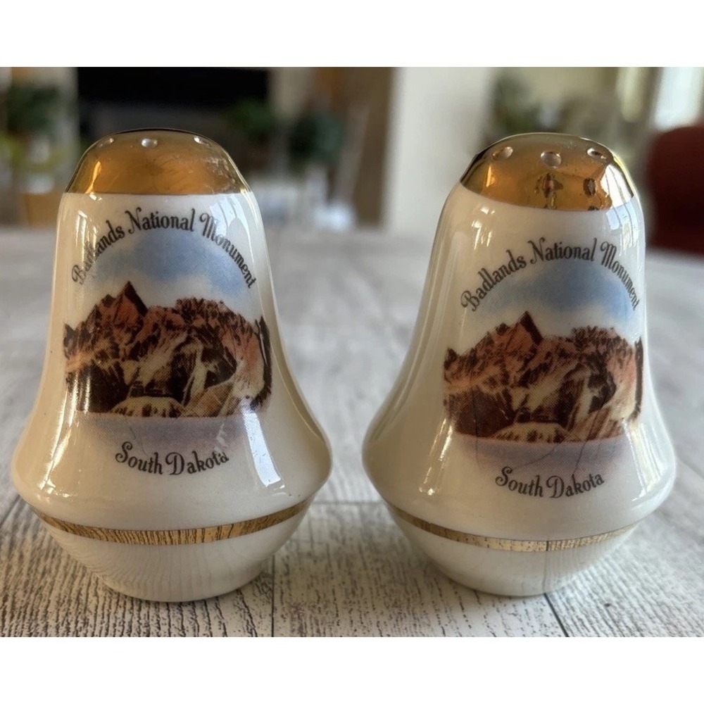 Vintage Badlands National Monument Park Salt‎ And Pepper Shakers